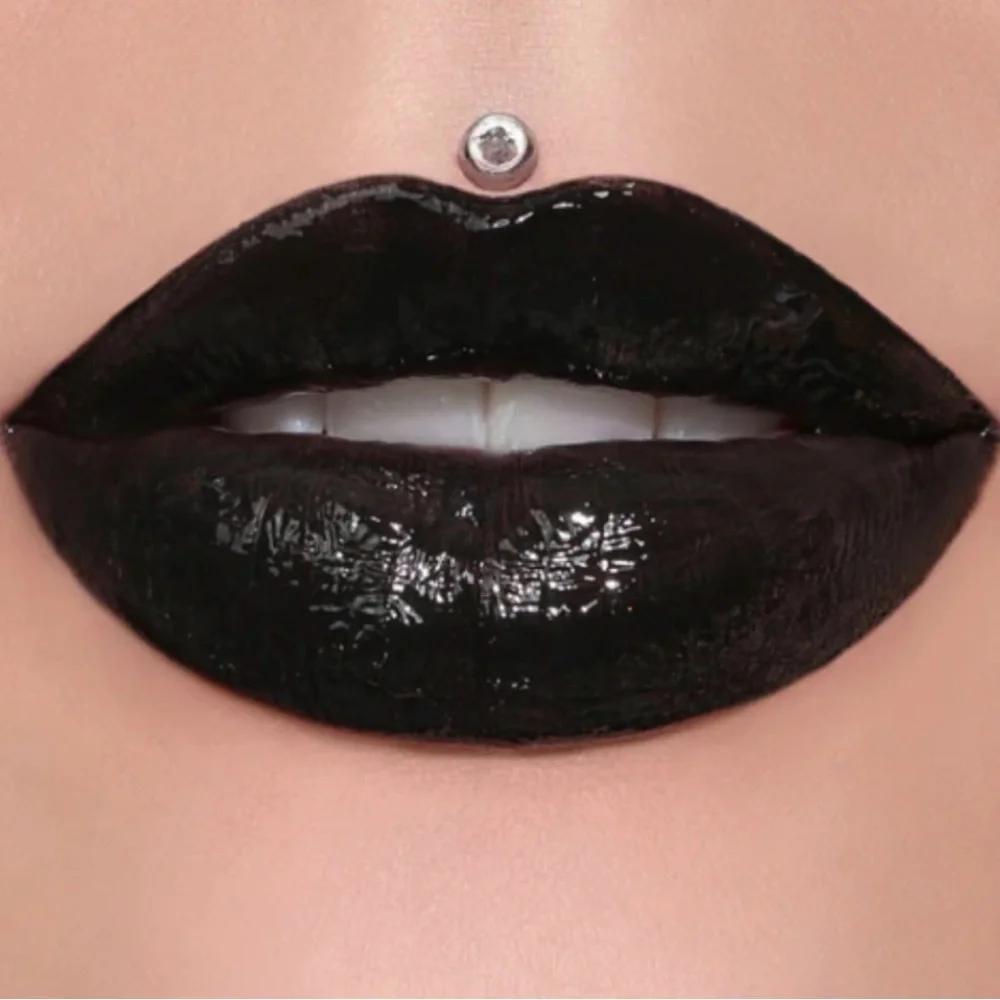 ⭐️ Jeffree Star Supreme Gloss Weirdo Black
Full Pigment Lipgloss - Picture 1 of 3
